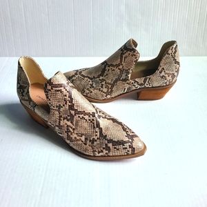 NWOT CHINESE LAUNDRY mali cream snake ankle boots